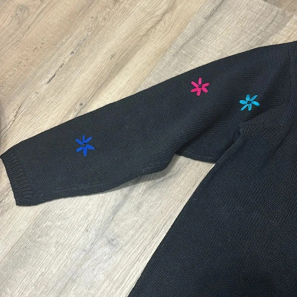 Vintage large Black floral sweater with multicolored ribbon flowers - Picture 9 of 11